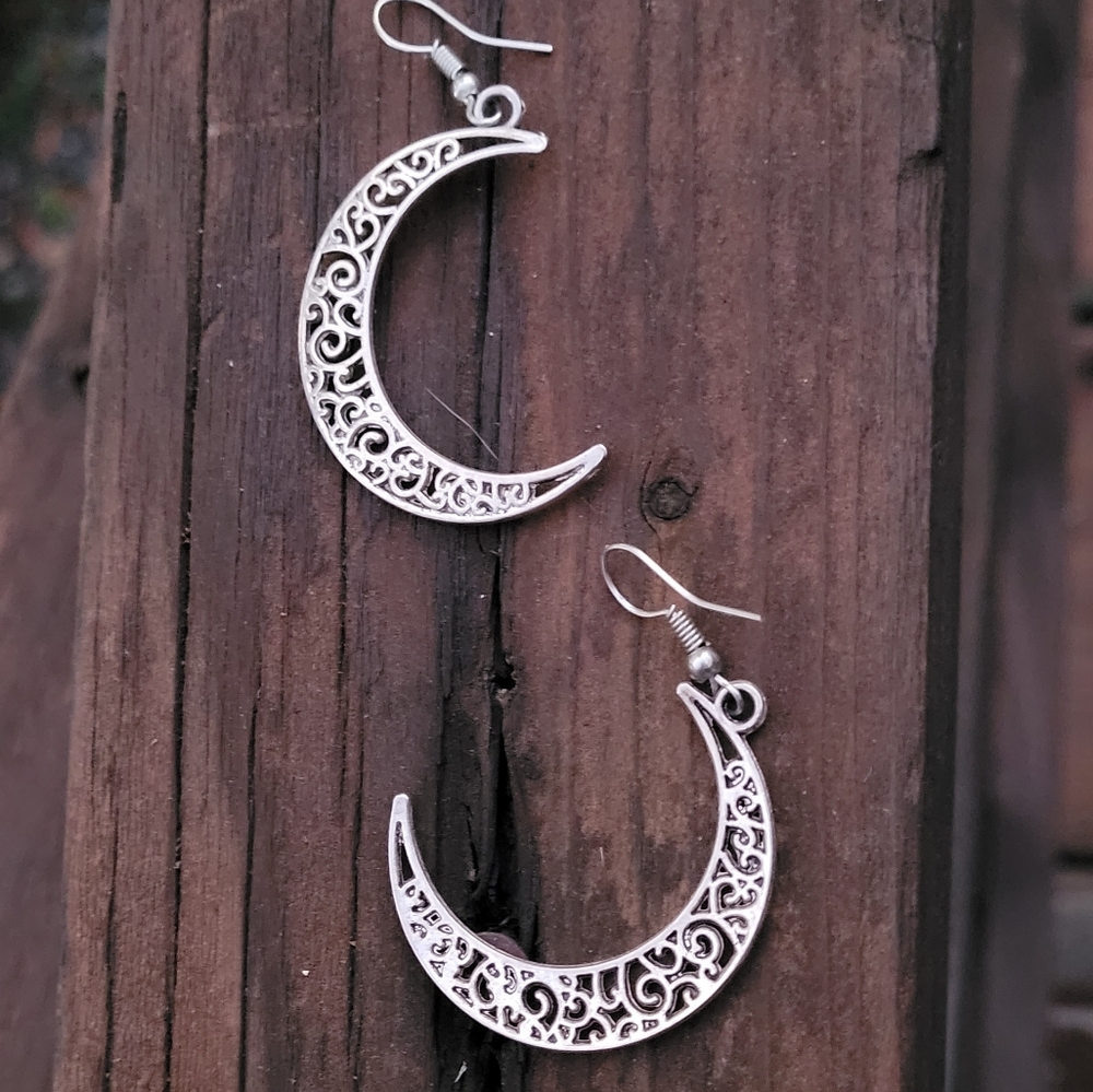 NWOT Boho Cresent Moon Silver tone Earrings